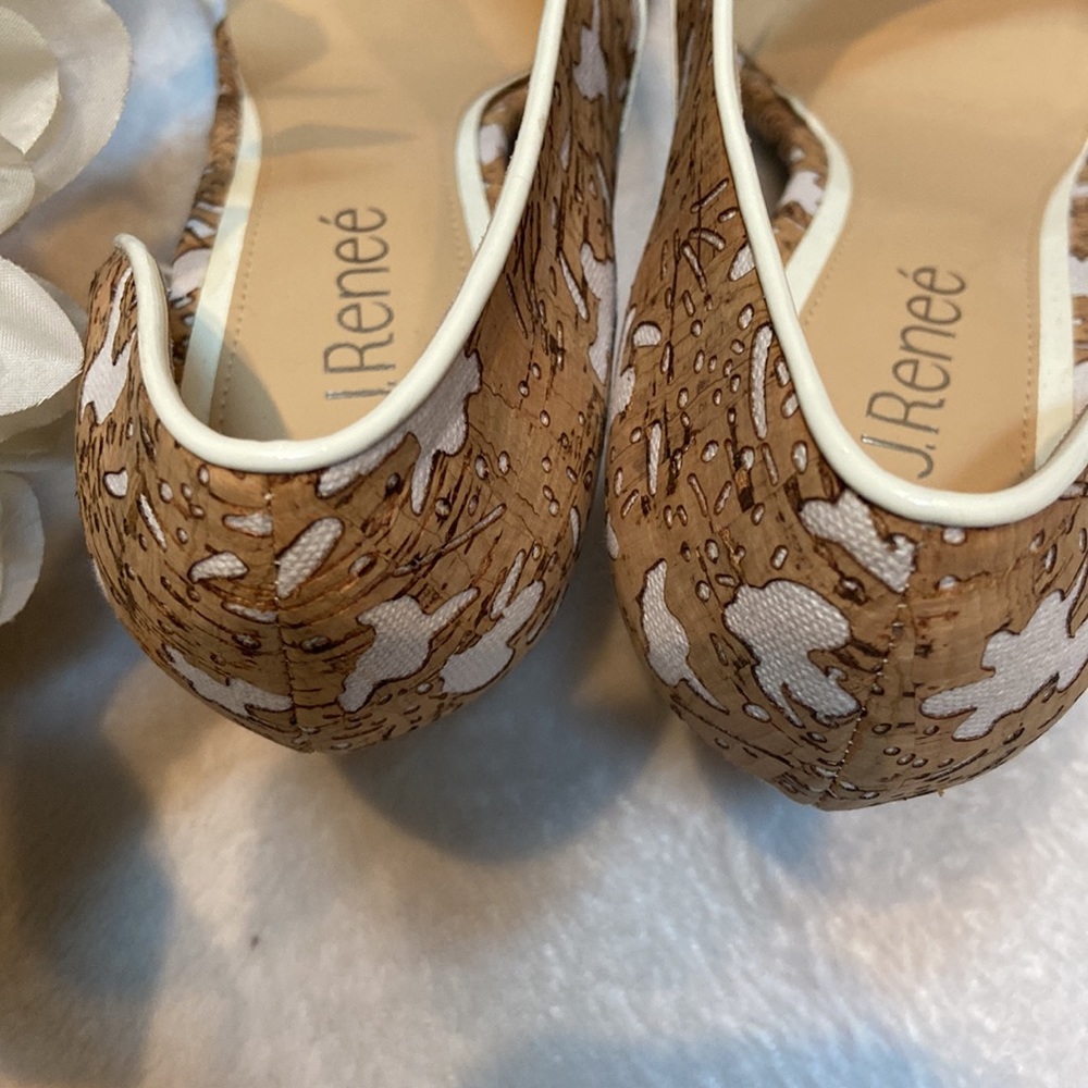 J Renee Tan and White Shoes Size 10 1/2M - Picture 7 of 12